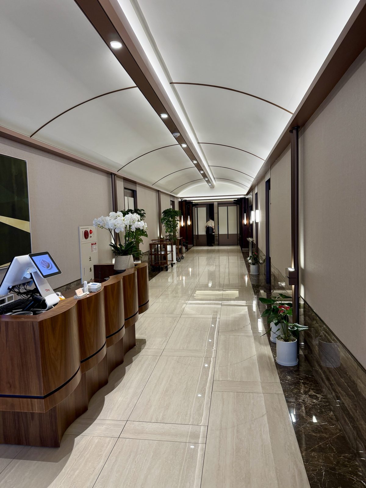 삼원가든 별채 대리석 복도와 리셉션 / Marble corridor and reception at Samwon Garden Annex