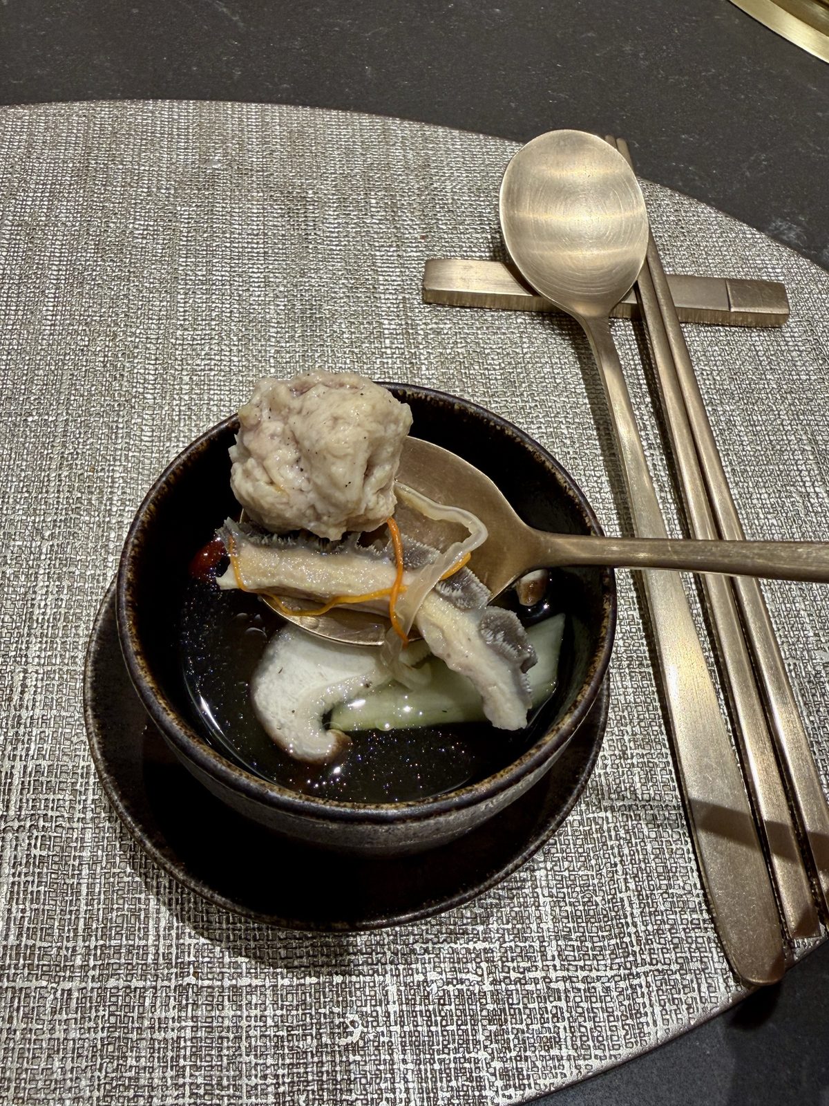 보양스프 속 완자와 해산물 / Meatball and seafood inside the restorative soup