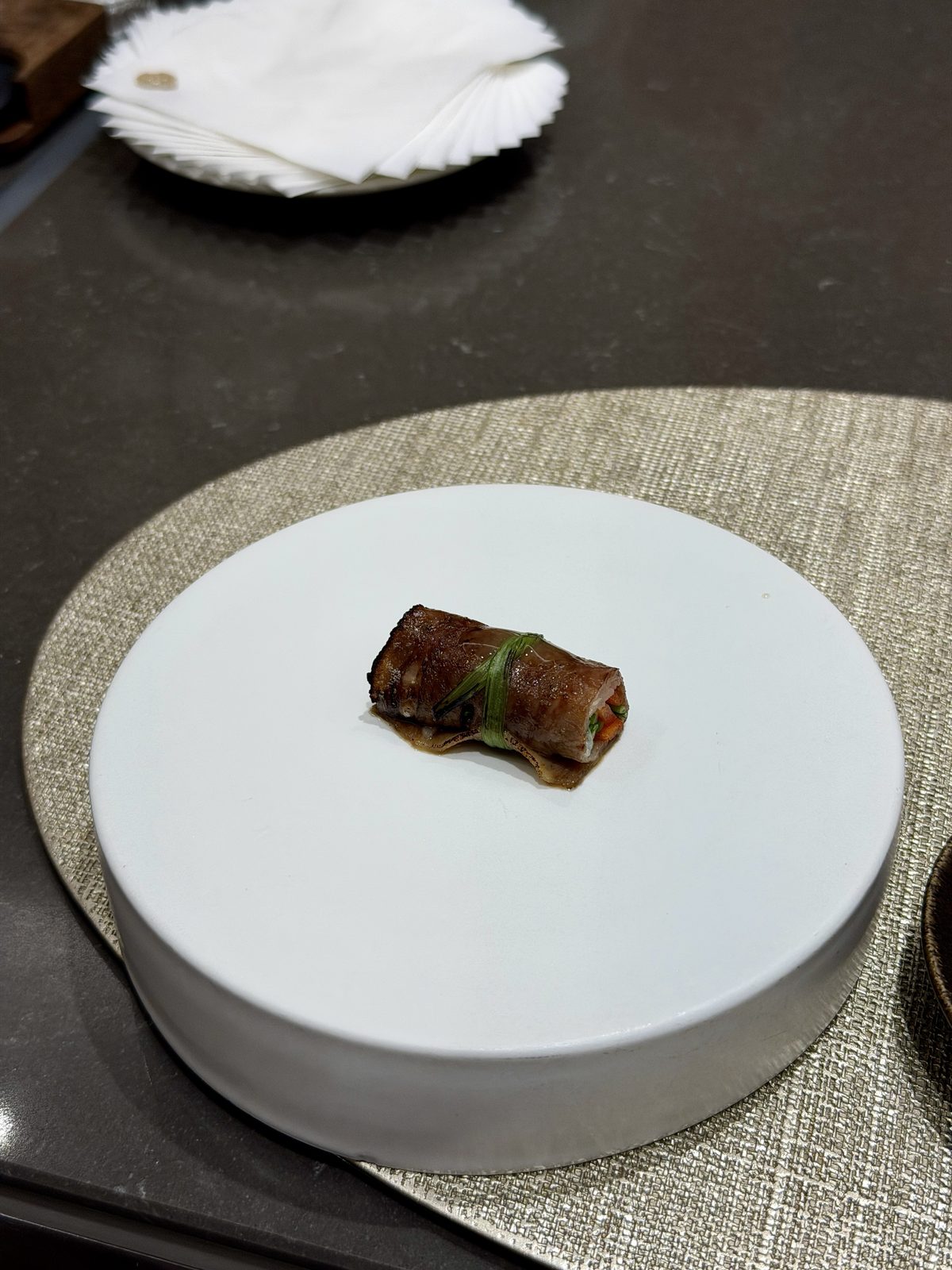 삼원가든 한입거리 고기 파채말이 / Beef roll with scallion amuse-bouche