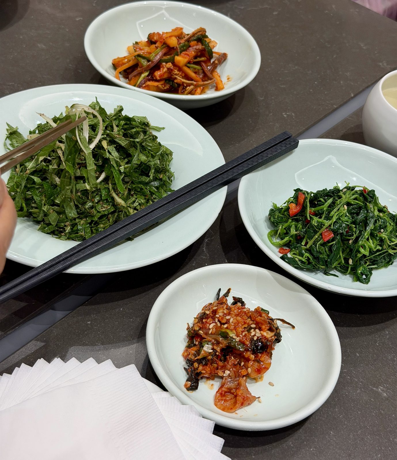 삼원가든 밑반찬 나물과 무침 / Side dishes: seasoned greens and salads